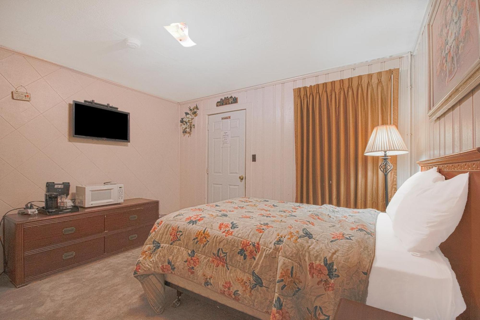 Sunflower Motel Hiawatha By Oyo Exterior foto